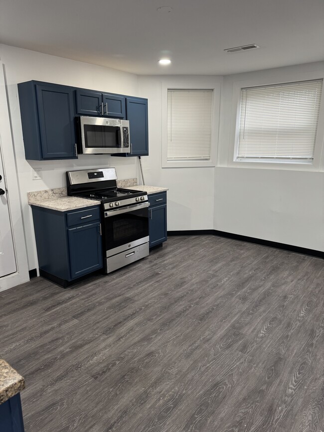 Building Photo - 2710 W 18th St