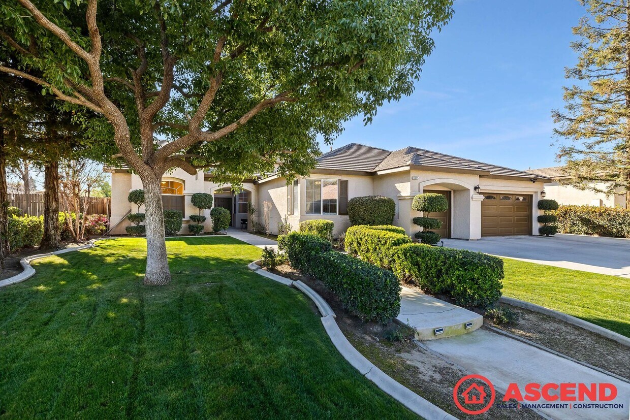 Foto principal - Gorgeous Home In Olive Dr Area!