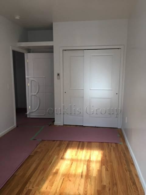 Building Photo - 2042 Steinway St