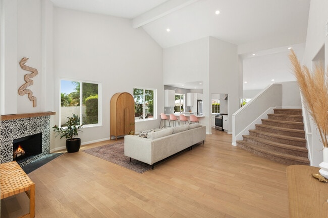 Building Photo - 4560 Sea Bluff Cir