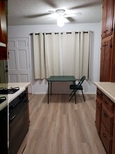 Building Photo - 150 E Lakeshore Dr