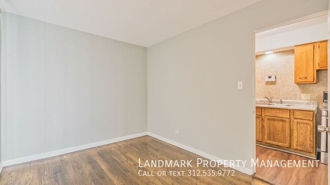 Foto del edificio - 440 W Division St