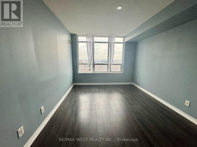 Photo du bâtiment - 710 Humberwood Blvd