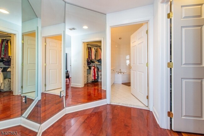 Foto del edificio - 115 Kensington Ln