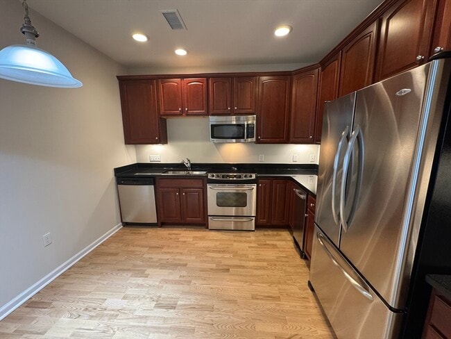 Building Photo - 132 Clocktower Dr