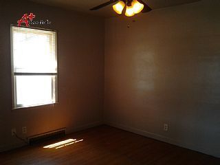 Building Photo - Two bedroom one bathroom house w/ single g...