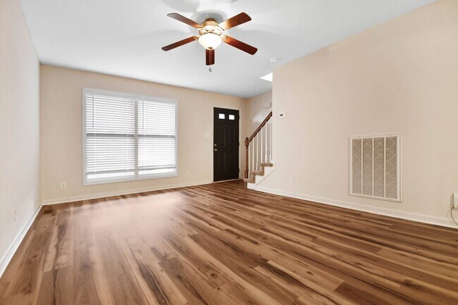 Building Photo - Pet Friendly Three Bedroom!