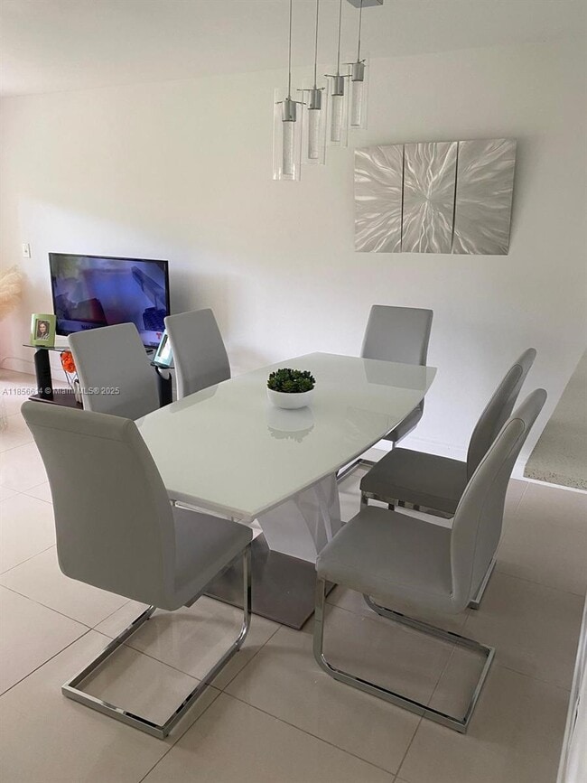 Foto del edificio - 8838 W McNab Rd