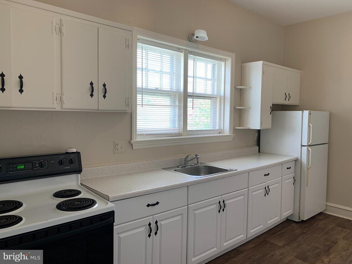 Foto principal - 111 E Lancaster Ave