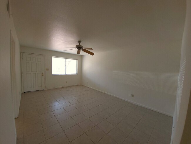 Building Photo - AVAILABLE NEAR DOWNTOWN TEMPE!