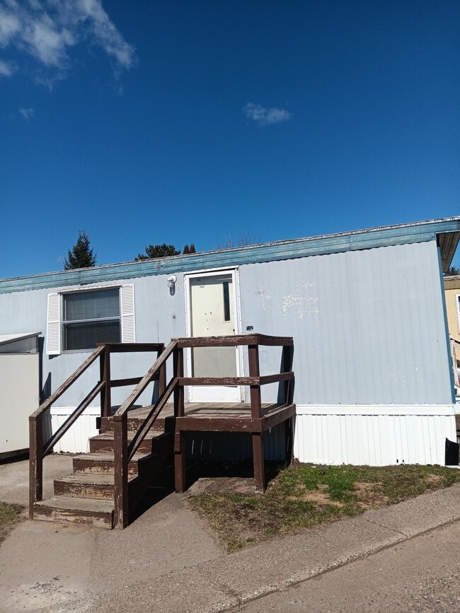 Silver Creek Mobile Home Estates Apartments in Harvey, MI