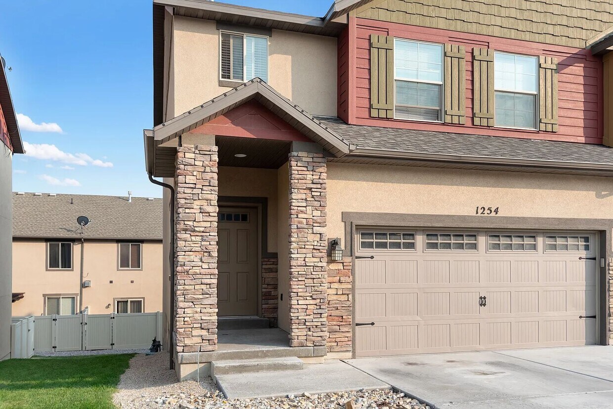 Primary Photo - Luxurious Spacious layout in convenient Sa...