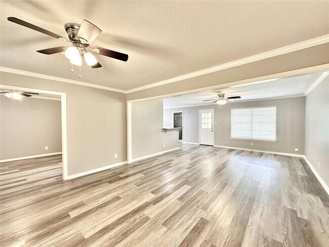 Building Photo - 5818 Birchmont Dr