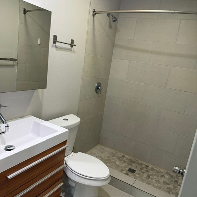 Building Photo - 774 Parklawn Ct