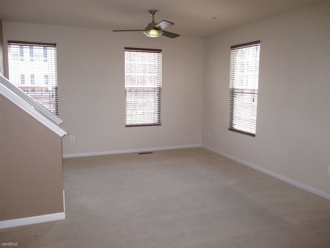 Building Photo - 2 br, 2.5 bath Townhome - 6842 Warfield St