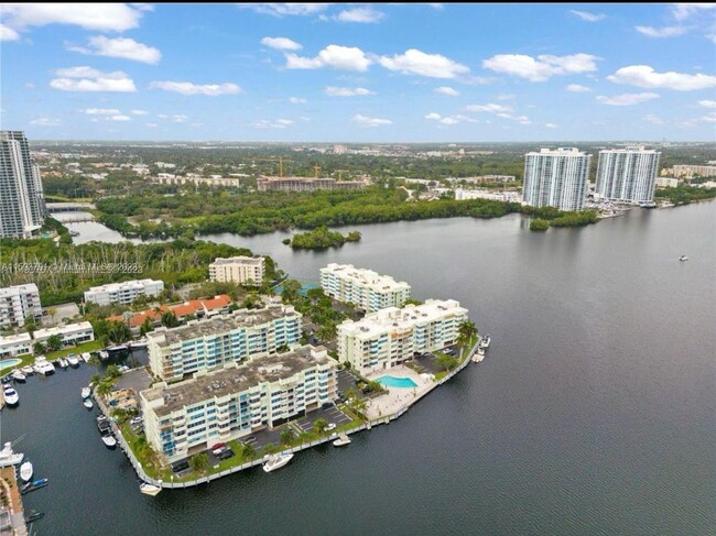 Foto del edificio - 16546 NE 26th Ave