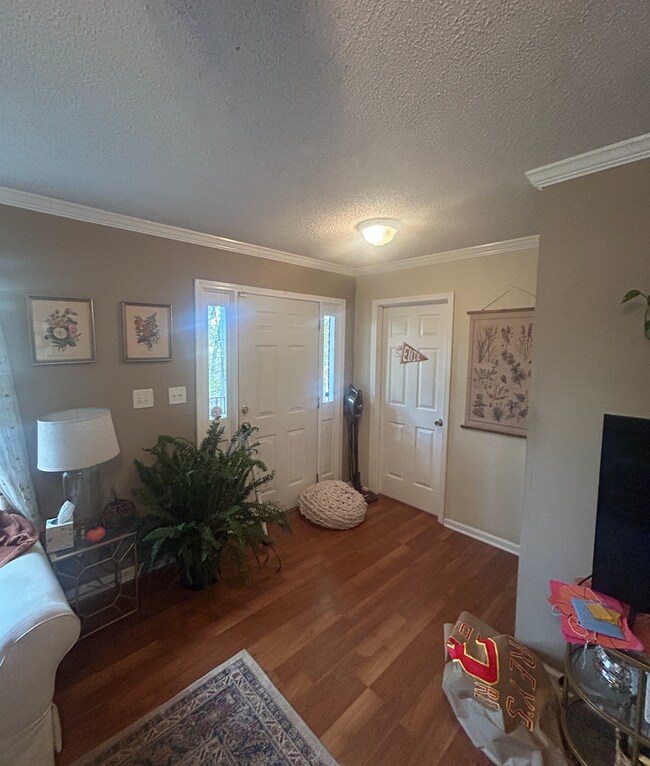 Foto del edificio - 215 Hodgson Dr