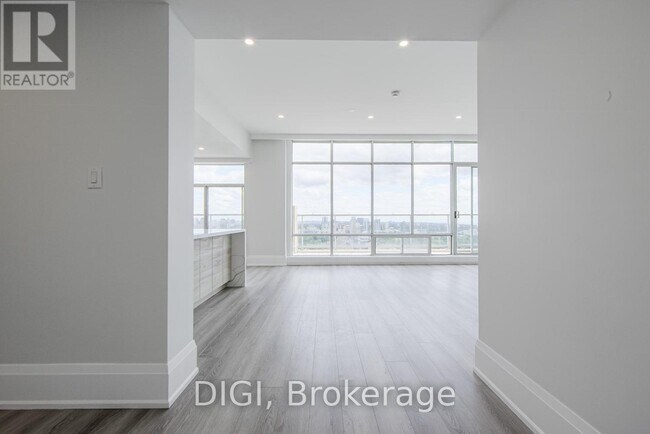 Building Photo - 400-400 Walmer Rd