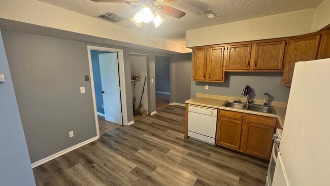 Foto del edificio - 204 Avondale Ave