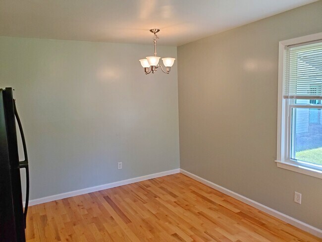 Kitchen-Dining area - 1728 Pinckney Park Dr