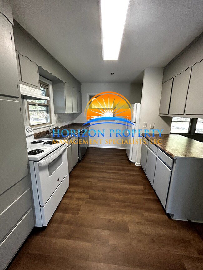 Foto del edificio - 703 Lantana Way NW