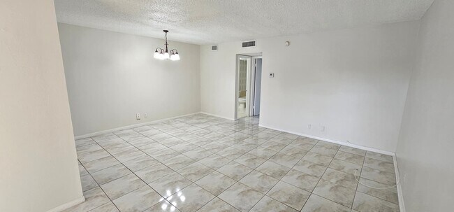 Foto del edificio - 2060 NW 81st Ave