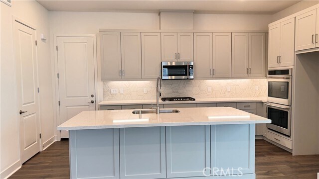 Building Photo - 392 Baluster