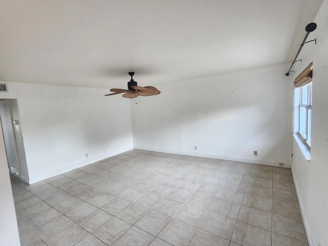 Building Photo - 509 Saxony Dr