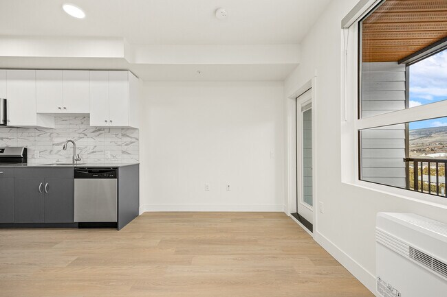 Living Room/Bedroom - 500 Asher