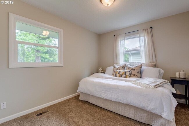 Building Photo - Tranquil Charm: Renovated Mid-Century Ranc...