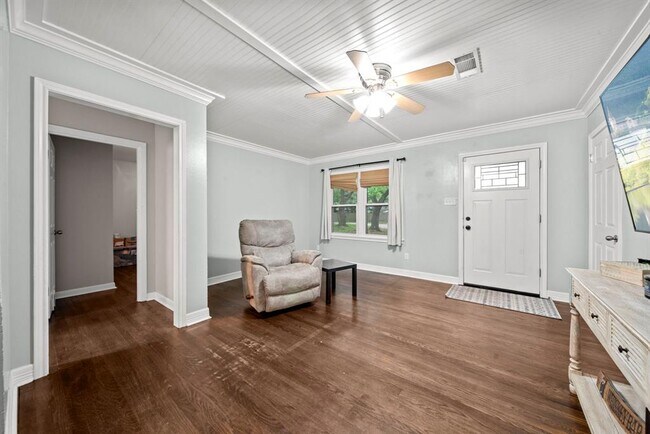 Building Photo - 2632 N Camp Cir