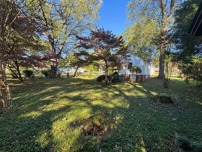 Foto del edificio - Statesville - 3BR/2BA + Carport