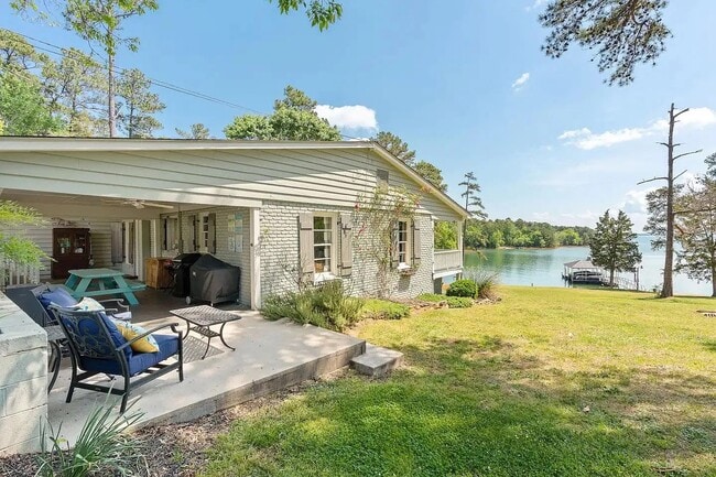 Foto del edificio - 333 Jim Crittendon Rd