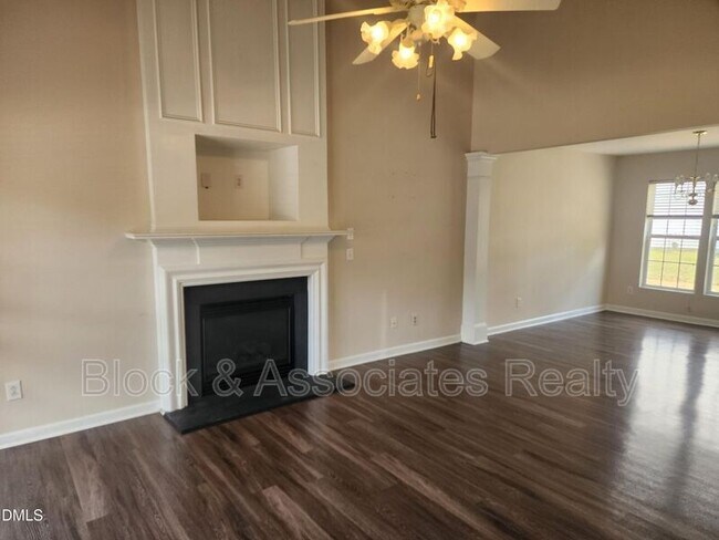 Foto del edificio - 4820 Loganshire Ln