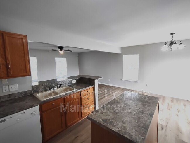 Building Photo - 2111 Pimpernel Rd