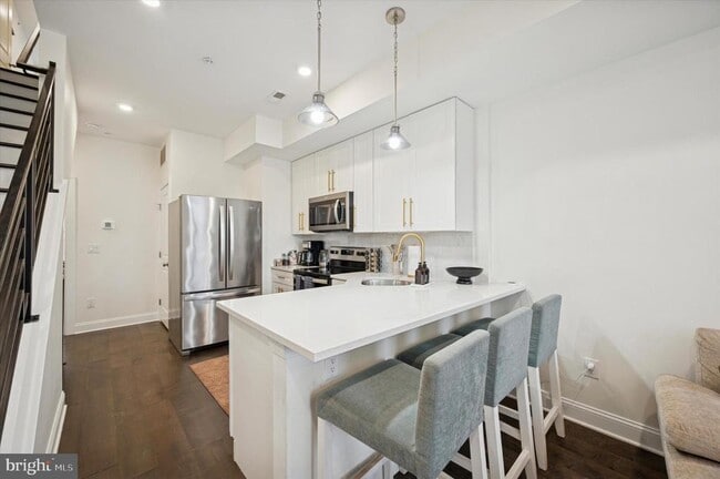 Building Photo - 3958 Mt Vernon St