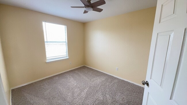 Building Photo - 3207 Hereford Ln