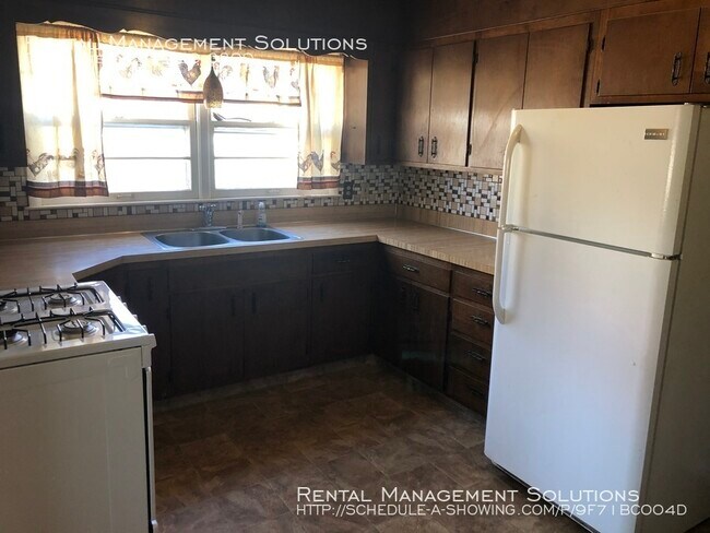 Building Photo - 2906 SE Indiana- 3 BED/1.5 BATH
