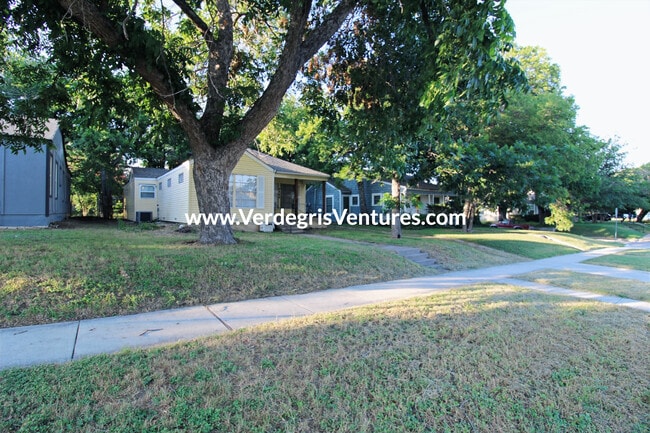 Foto del edificio - 4904 Calmont Ave