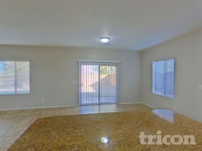 Foto del edificio - 6934 W Sophie Ln