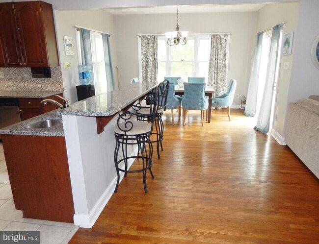 Building Photo - 104 Country Club Dr