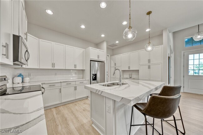 Foto del edificio - 6421 Carnival Rd