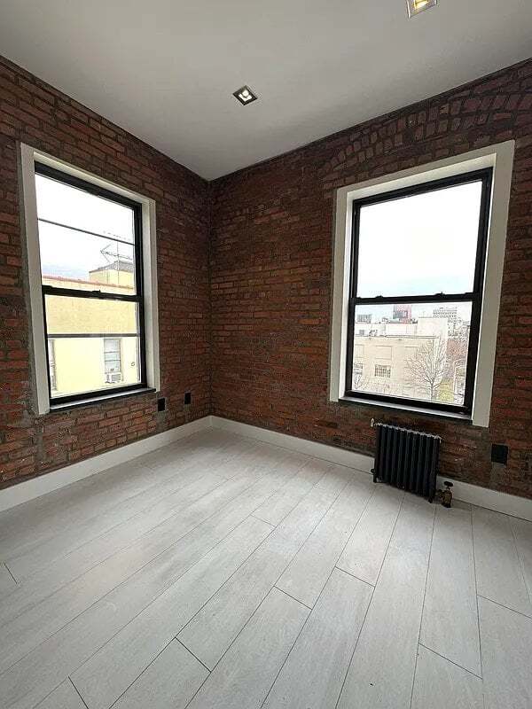 Foto del edificio - 111 E 119th St