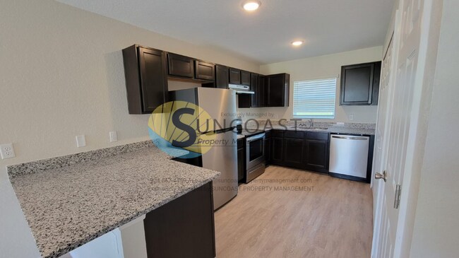 Building Photo - 2 beds / 2 Baths Available now!
