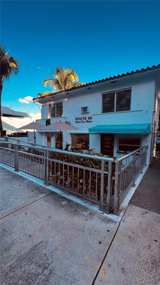 Building Photo - 1845 Bay Rd