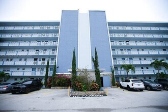 Building Photo - 300 NE 12th Ave