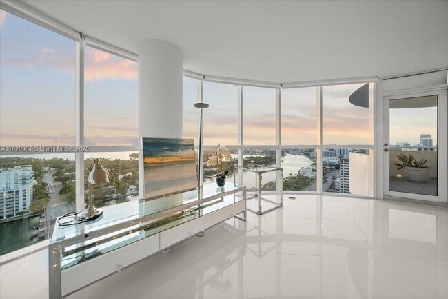 Foto del edificio - 6301 Collins Ave