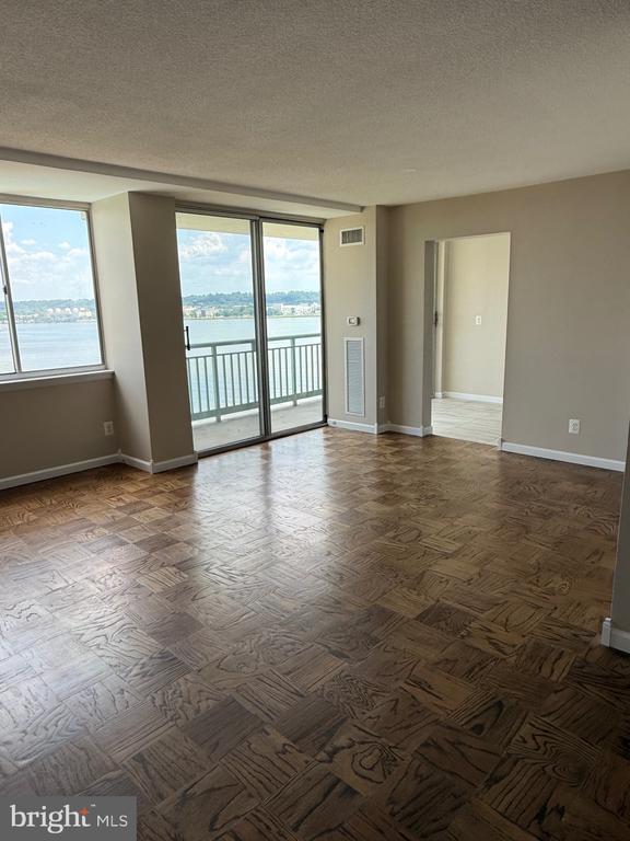 Foto del edificio - 501 Slaters Ln