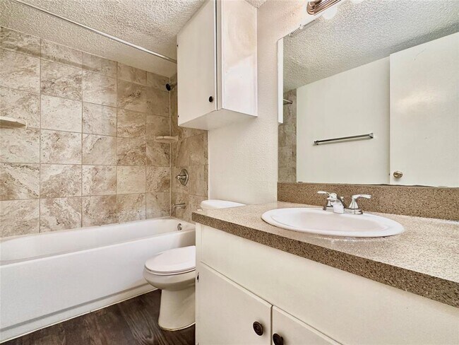 Foto del edificio - 301-329 Ave
