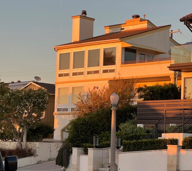Foto del edificio - 7018 Rindge Ave